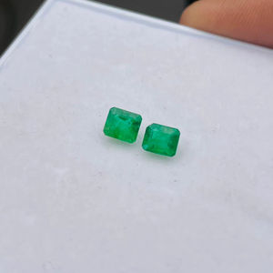 Esmeralda Natural de Zambia, Corte Esmeralda, Par de 1.18 Quilates, Buena Calidad, Lustre, Color Verde Agradable, Pulido Perfecto para Cualquier Joyería - Product Image 2