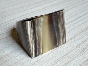 Bague en corne de buffle naturelle antique, incrustation religieuse moderne, écologique, faite à la main, artisanat personnalisé, objet de collection, fiançailles - Product Image 2