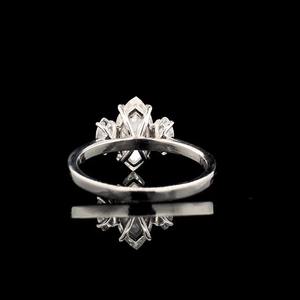 Anillo de diamantes de moissanita con forma de Marqués blanco Anillo de compromiso de Plata de Ley 925 Anillo de compromiso con forma de Marqués de 3 piedras - Product Image 2