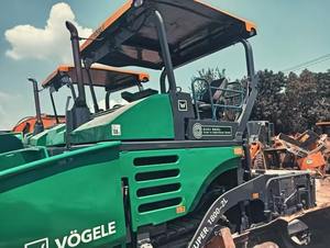 Nouvelle finitionuse d'asphalte sur chenilles Vögele Super 1800-2L d'origine. - Product Image 4