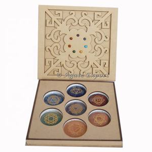 Ensemble de sculptures ovales en agate gravées sur mesure, style art populaire, pour la méditation, l'énergie orgonique et les chakras - Vente en gros - Product Image 5