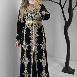 NOUVEAU BEAU TRAVAIL DE BRODERIE ZARI MAIN SUR ROBE CAFTAN NOIRE ornée de PERLES DE VERRE, PIERRE, DABKA WORK @ 2024 - Product Image 1