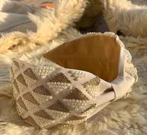 Bandeaux perlés personnalisés à la main Doux rembourré et facile à porter Brodé à la main pour plus de confort - Product Image 1