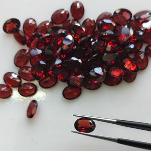 Granate Rojo Natural de 8x6MM, Corte Ovalado, Gema Suelta de la Mejor Calidad para la Fabricación de Joyas - Product Image 1