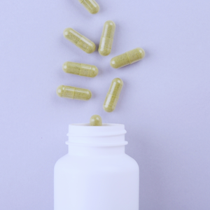 Vente en gros de bouteilles de médicaments pour animaux de compagnie cylindriques blanches bocal de pilules de vitamines certifié ISO 9001 avec logo personnalisé fabriqué au Vietnam - Product Image 2