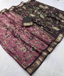 Saris en coton doux et soyeux avec motif floral en point de croix, bordures contrastées en zari, blouse comme sur la photo - Product Image 3