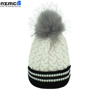 Super Qualité 100% Acrylique Commun Hiver Chaudement Rayé Bonnet Tricoté Personnalisé avec Logo Personnalisé pour Usage Extérieur Unisexe Adulte - Product Image 5