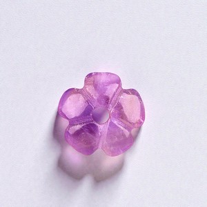 Cuentas de Flor de Amatista Natural - Dijes Tallados a Mano de 14 mm para Collares y Pulseras - Gema Tallada de Flor de Ciruelo - Product Image 1