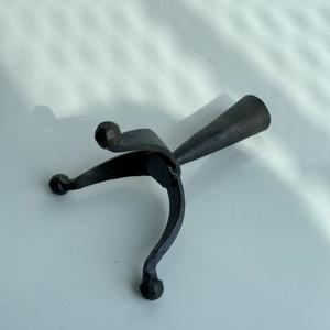 Candelabro de Hierro Forjado a Mano con Diseño de Pata, Soporte para Velas de Metal, Venta Caliente, Hecho en India por R B Overseas - Product Image 5