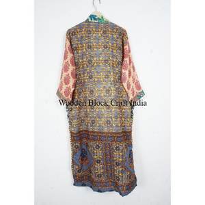 Robe kimono d'été en soie florale faite à la main en Inde, style bohème chic, vêtements de détente pour femmes, robe de mariée à manches longues - Product Image 5