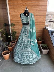 Lehenga Choli de Uso Ocasional en Georgette Sintética con Bordado de Lentejuelas, Exportador y Proveedor Indio en Venta - Product Image 2