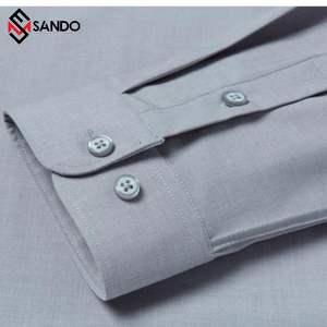 เสื้อเชิ้ตผ้าฝ้ายแขนยาวสไตล์สตรีทสำหรับผู้ชาย,เสื้อเชิ้ตสไตล์สตรีทสำหรับผู้ชายแบบติดกระดุมแถวเดียวสั่งโลโก้ได้ตามต้องการ - Product Image 5