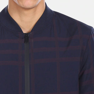 Chaqueta de bombardero de poliéster 100% OEM y ODM para hombre con cuello levantado para suministro al por mayor de invierno - Product Image 4