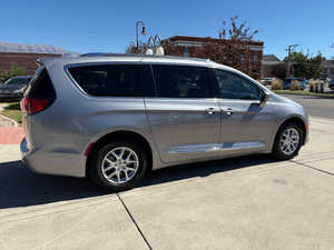 Usado 2020 Ch * rysler Pacifica Touring L - Product Image 5