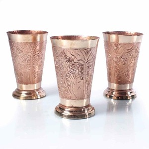 Verre en cuivre pur pour l'eau potable au design martelé idéal pour la décoration de la cuisine et de la salle à manger - Product Image 6