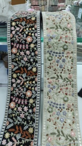 ผ้าลูกไม้ปักด้วยเครื่องจักรความกว้างขนาดใหญ่ออกแบบลายดอกไม้สีดำและสีขาวสำหรับเสื้อผ้าและชุดแต่งงานตามสั่ง - Product Image 4