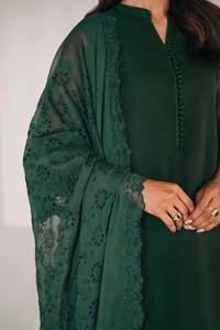 Designer long brodé Shalwar Kameez avec évacuation de l'humidité pour vêtements de fête élégants pour femmes - Product Image 3