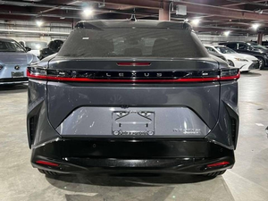 Lexus RZ 450e 2023, SUV de Lujo de 4 Puertas con Tracción en las Cuatro Ruedas, Autonomía de 501-600 km, Batería de 90-110 kWh, Potencia de 100-150 kW, EE. UU. - Product Image 3