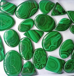 Lot de pierres précieuses cabochon de malachite naturelle polies en vrac pour fournitures de fabrication de bijoux - Product Image 4