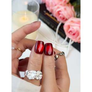 Ruby Ribbon - Uñas Postizas Elegantes con Diseños Decorativos para Mujeres y Hombres - Product Image 3