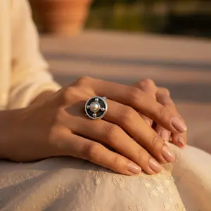 Anillo Minimalista de Plata 925 con Perla para Mujer, Elegante Accesorio de Joyería - Product Image 2