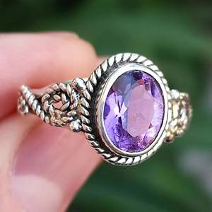 Anillo de Plata de Ley 925 con Amatista Natural, Corte Ovalado, Engaste en Bisel, Hecho a Mano para Mujer, Tallas 4 a 13 US, Uso Diario - Product Image 4