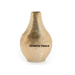 Vase à fleurs en métal doré de belle qualité, nouveau pot de fleurs de créateur fait à la main, vase à fleurs classique et élégant en gros - Product Image 1