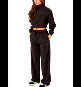 Survêtements coupe-vent personnalisés de haute qualité pour femmes, pantalon respirant à fermeture éclair confortable, ensemble coupe-vent pour femmes 2027 - Product Image 1