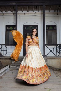ชุดชุดเจ้าสาวแบบดั้งเดิม lehenga choli สำหรับผู้หญิงที่มีการเย็บปักถักร้อยหนักและการจับคู่ dupatta อินเดียเหมาะอย่างยิ่งสำหรับสวมใส่ในงานเทศกาล - Product Image 3