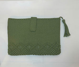 Estuche para computadora portátil de ganchillo multicolor ecológico, suave, duradero y elegante con cierre de botón ajustable, accesorio para mujer - Product Image 5