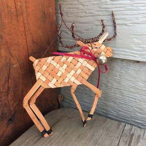 Décoration festive de renne de foin biologique fabriquée à la main | Accent de vacances rustique durable pour les cadeaux et la maison - Product Image 5