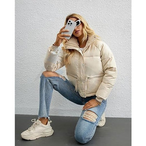 Veste matelassée courte pour femmes en gros, col montant, hiver, chaude, matelassée, tendance, beige - Product Image 5