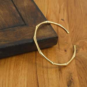 Bracelet manchette minimaliste en laiton et bambou, jonc ouvert doré et argenté, bracelet ajustable et empilable, bijoux géométriques modernes - Product Image 2