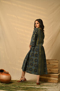 เดรสผ้าฝ้ายโบฮีเมียนพิมพ์ลายบล็อกสีครามสำหรับ100% เดรสมิดิทรงเรขาคณิต - Product Image 2