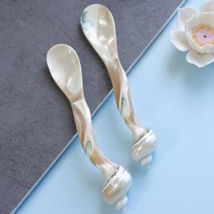 Eco Friendly Natural Shell Long Handle Mother of Pearl Wedding Dessert <b>Spoon</b> Decorative Seashell Gift Souvenir - Product Image 1
