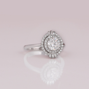 Anillo de compromiso de oro macizo de 18 quilates Diseño de doble Halo Starburst con diamante de corte Baguette Chapado en oro Certificado sin conflictos IGI - Product Image 6