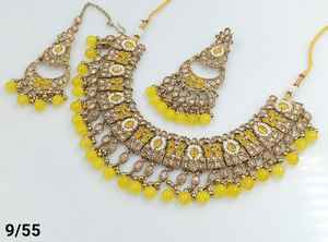 FANCY ANTIQUE TRADITIONAL and FASHIONABLE <b>GOLD</b> TONE KUNDAN <b>PEARL</b> CHOKER <b>NECKLACE</b> EARRING SET WITH MANGTIKA for WOMEN and GIRL - Product Image 6