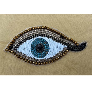 Apliques de encaje con cuentas de perlas y cristales de primera calidad, diseño de ojos para vestidos de novia, velos y decoración de bricolaje a la venta - Product Image 1
