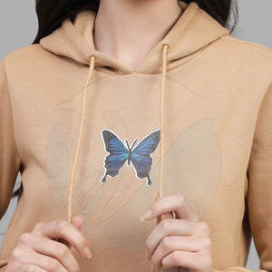 เสื้อฮู้ดผู้หญิงขายดีที่สุด เป็นมิตรกับสิ่งแวดล้อม สีพื้น สตรีทแวร์ ออกแบบโลโก้ด้านหน้าได้ตามต้องการ กันลม ระบายอากาศได้ดี น้ำหนัก 340 กรัม สำหรับฤดูหนาว - Product Image 5