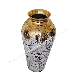 Florero de hierro costero Florero de piso esmaltado de Estilo Vintage Diseño floral Blanco y Negro Cerámica Metal Vidrio Decoración para el hogar y el hotel - Product Image 1