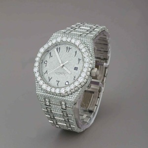 Reloj de Lujo con Diamantes Moissanite, Estilo Hip Hop con Números Arábigos, Acero Inoxidable, Analógico, Disponible para la Venta - Product Image 1
