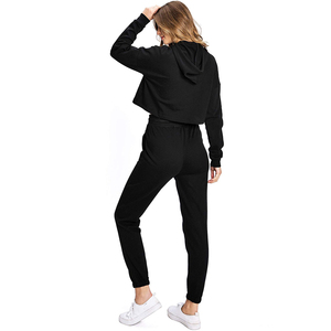 Survêtements noirs pour femmes, Top court à capuche avec pantalon Durable, vêtements de sport/Gym, survêtements fabriqués au Pakistan - Product Image 2