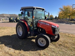 Massey Ferguson 1760ม. 40แรงม้าถึง99แรงม้ารถแทรกเตอร์ล้อ4WD - Product Image 3