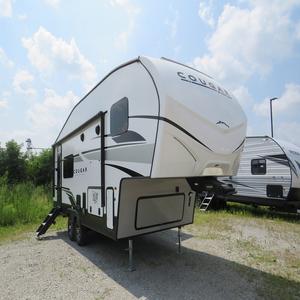 Se vende F-O-R-E-S-T R-I-V-E-R C-H-E-R-O-K-E-E A-R-C-T-I-C W-O-L-F 3-6-6-0-S-U-I-T-E usada del año 2022 - Product Image 1