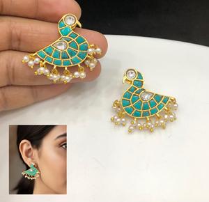 ต่างหูแบบติดหูดีไซน์สวยคุณภาพดี ชุบทอง ประดับมอสซาไนต์ สำหรับผู้หญิงในโอกาสงานแต่งงาน - Product Image 2