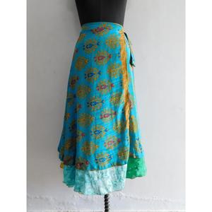 ชุดเดรสผ้าไหมบริสุทธิ์สำหรับผู้หญิงกระโปรงคลุมวิเศษทำด้วยมืออินเดีย - Product Image 1