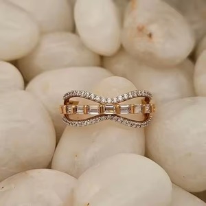 Bague en diamant de laboratoire en or 18 carats personnalisée certifiée IGI Bague de fiançailles personnalisée pour les femmes en acier inoxydable principal - Product Image 5