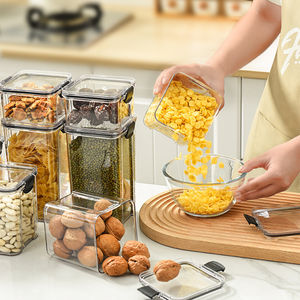 Organizador Giratorio para Especias con Doce Frascos de Vidrio para Hierbas, Condimentos y Especias, Diseñado para un Almacenamiento Eficiente en la Cocina - Product Image 3