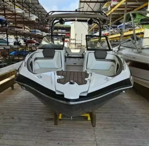 Bateau de luxe YamahaBoats 242 Limited S E-Series 2016, moteur hors-bord 1,8 L haute performance 360 ch, JetDrive, remorque pour bateau de ski nautique et de wakeboard - Product Image 2