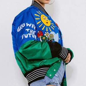 Chaqueta Varsity de Satén de Alta Calidad para Hombre, Nuevo Diseño Urbano, Cuello Redondo, Invierno, Servicio OEM Disponible, Gruesa y No Tejida - Product Image 5